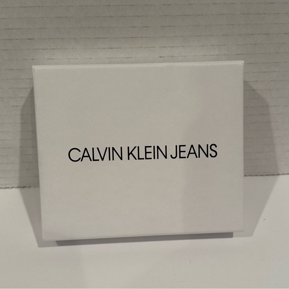 Calvin Klein Micro Pebble Bifold Wallet - Black - Picture 7 of 9
